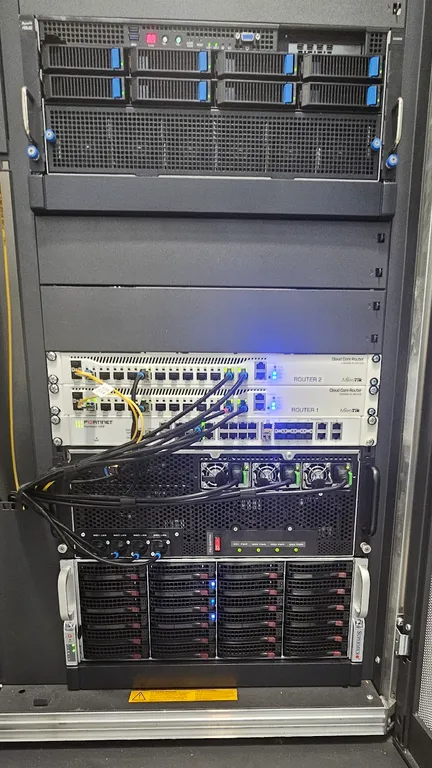 Správa serverové infrastruktury - server racky